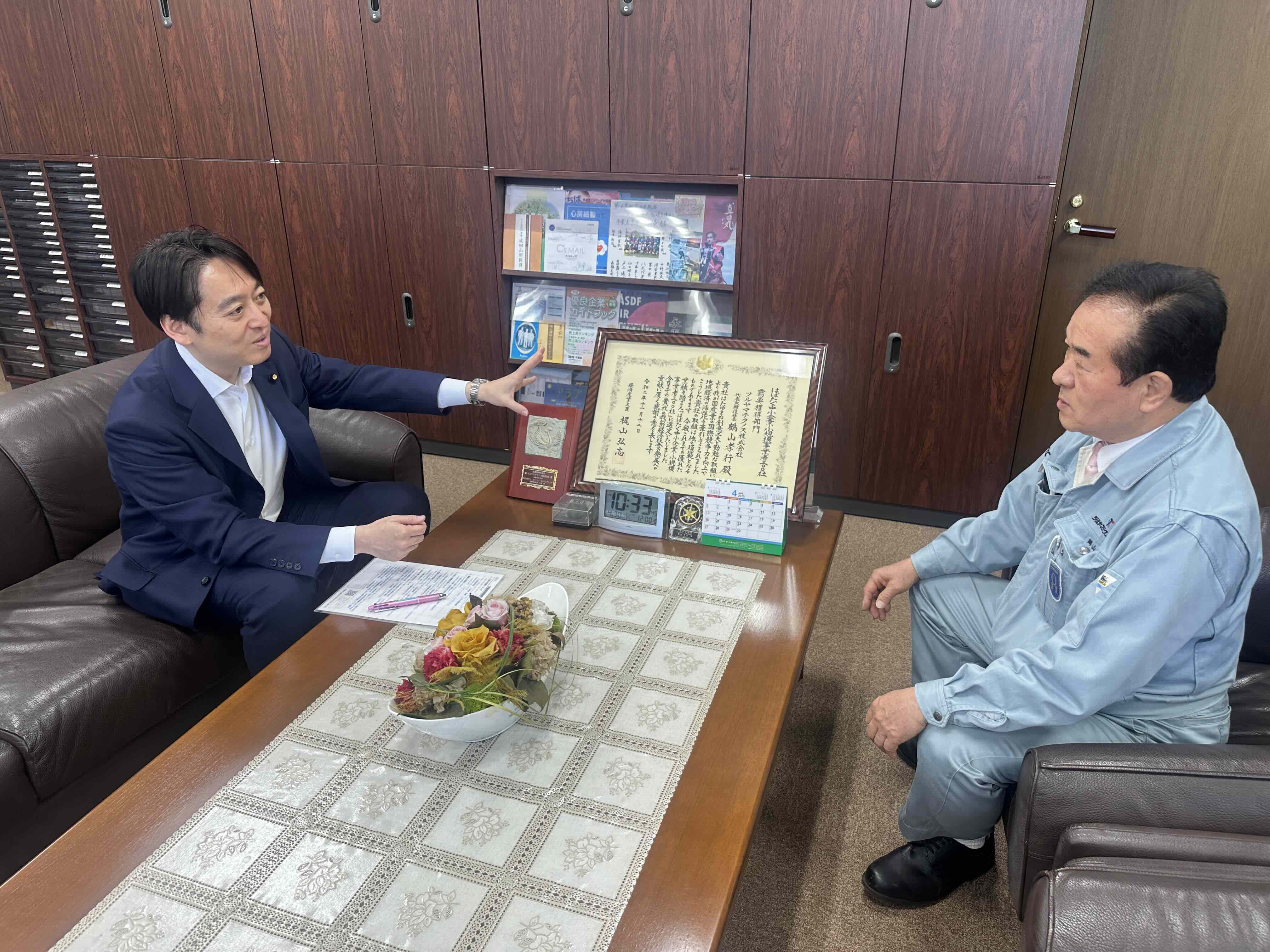 中小企業の経営者と、経営環境や人材育成などについて意見交換